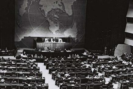 UN proclaims the establishment of the State of Israel